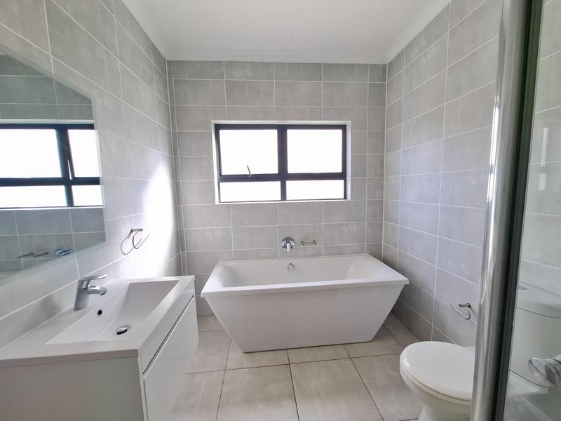 To Let 2 Bedroom Property for Rent in Paardevlei Western Cape